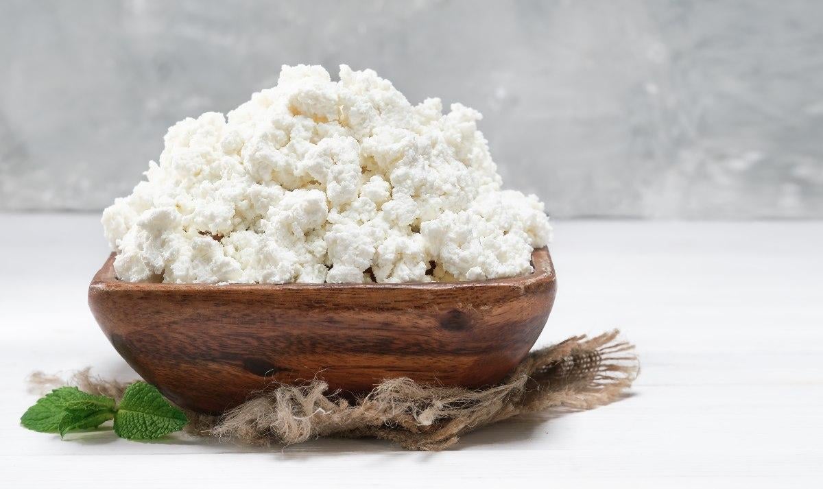 Si può mangiare la ricotta a dieta? Ecco i suoi benefici e come prepararla in casa