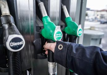 Via libera ai cartelloni con i prezzi della benzina: ecco cosa cambia