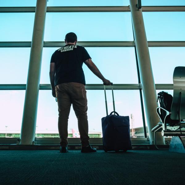 Accolto in aeroporto come fosse un nuovo giocatore ma è un turista: la protesta dei tifosi del Malaga