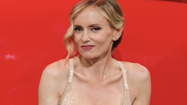 Justine Mattera, la showgirl che con ironia ha superato le delusioni d’amore e la malattia della sorella