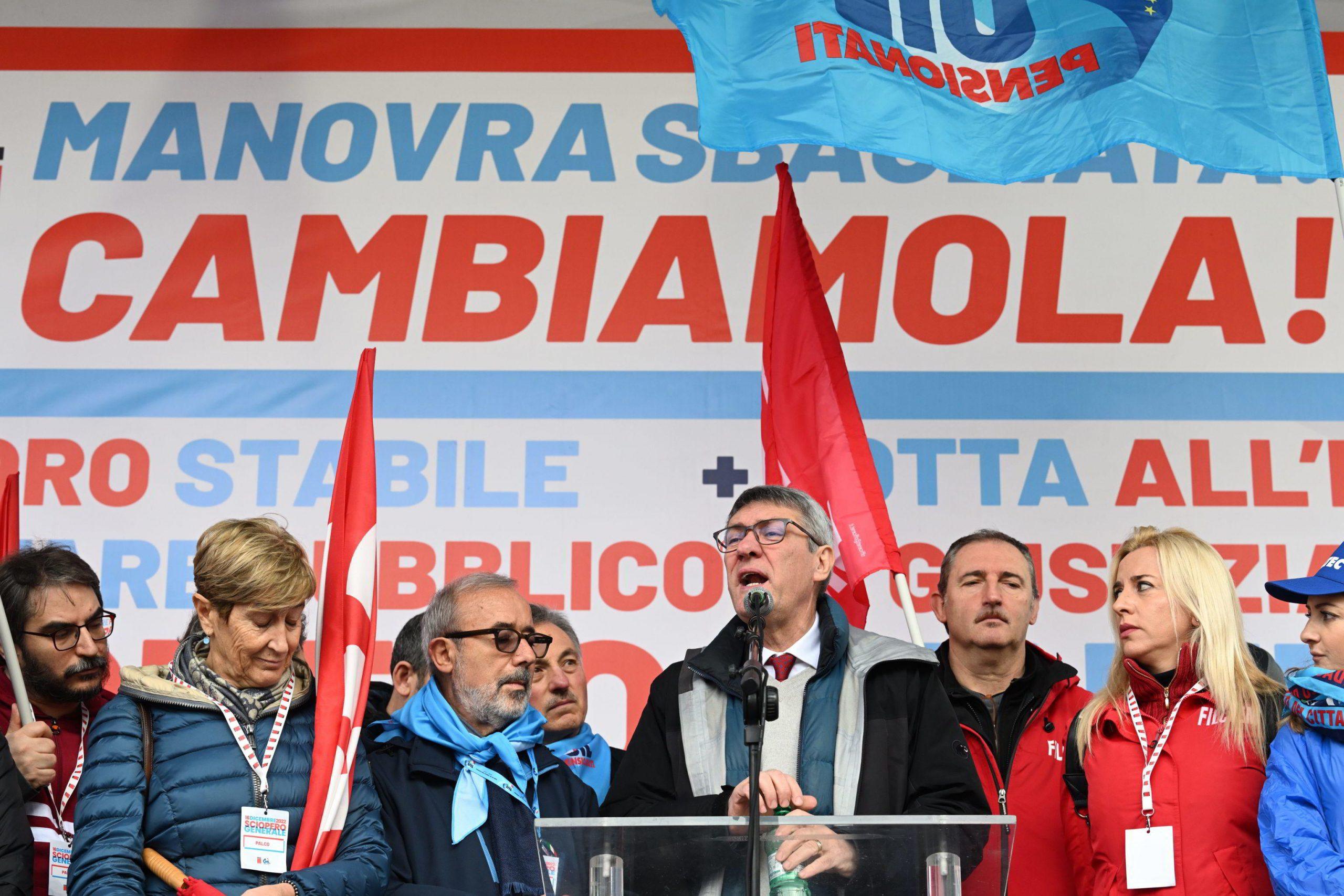 Sciopero Cgil, stoccata di Landini a Salvini: “Non ha mai lavorato”. La replica: “Lascia operai a piedi”