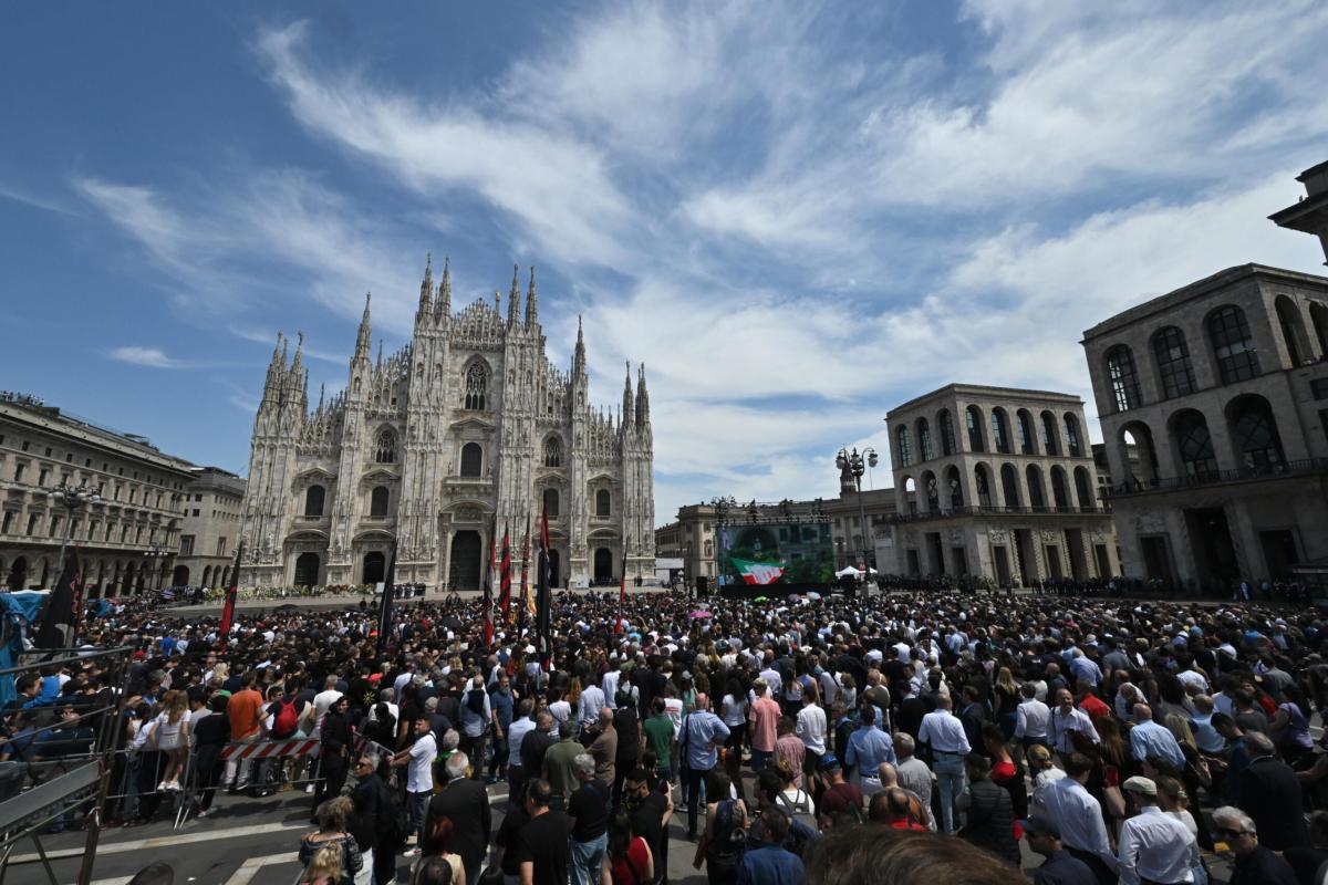 Berlusconi, i grandi assenti ai funerali in Duomo