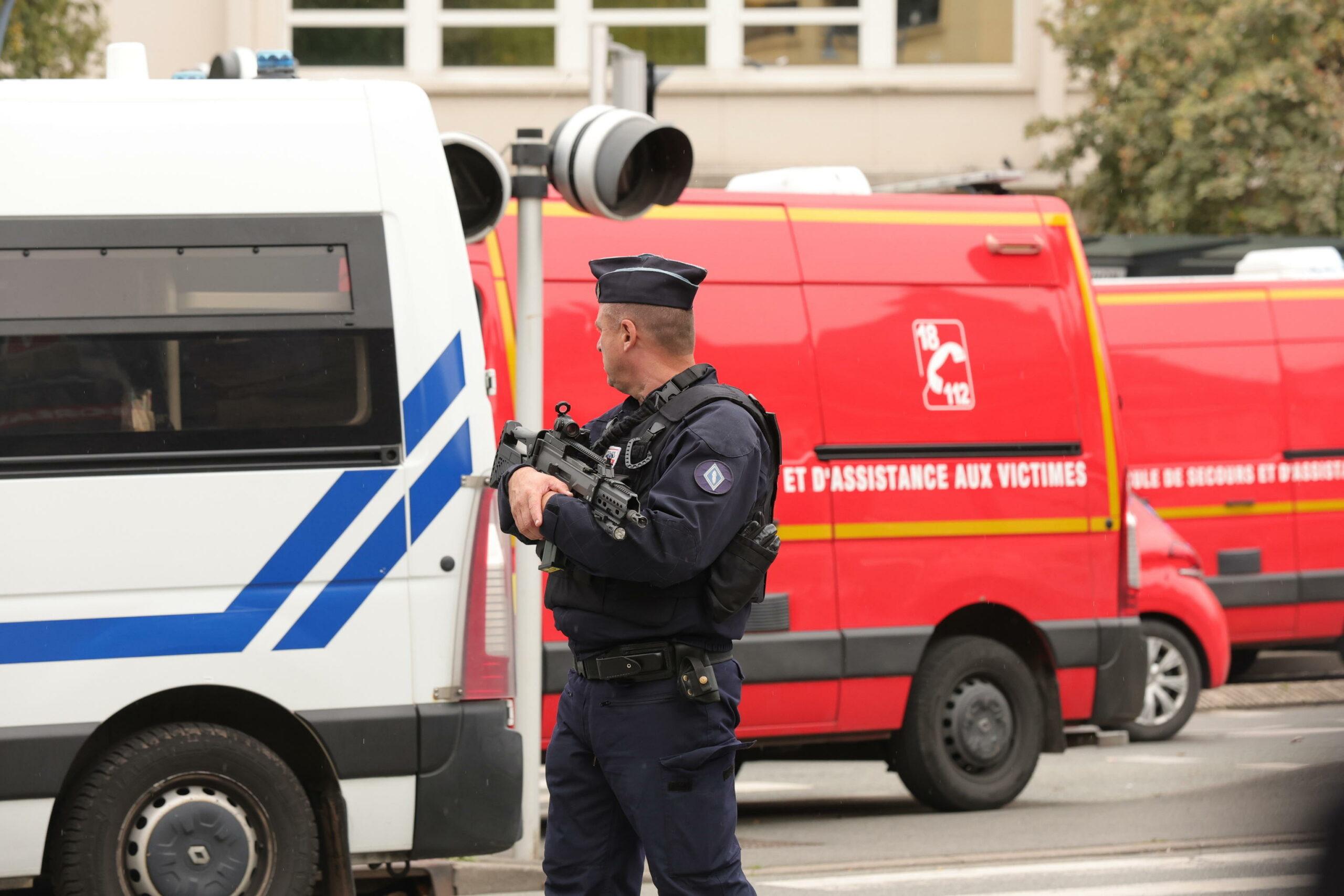 Francia, attacco terroristico con un morto: l’attentatore gridava “Allah akbar”