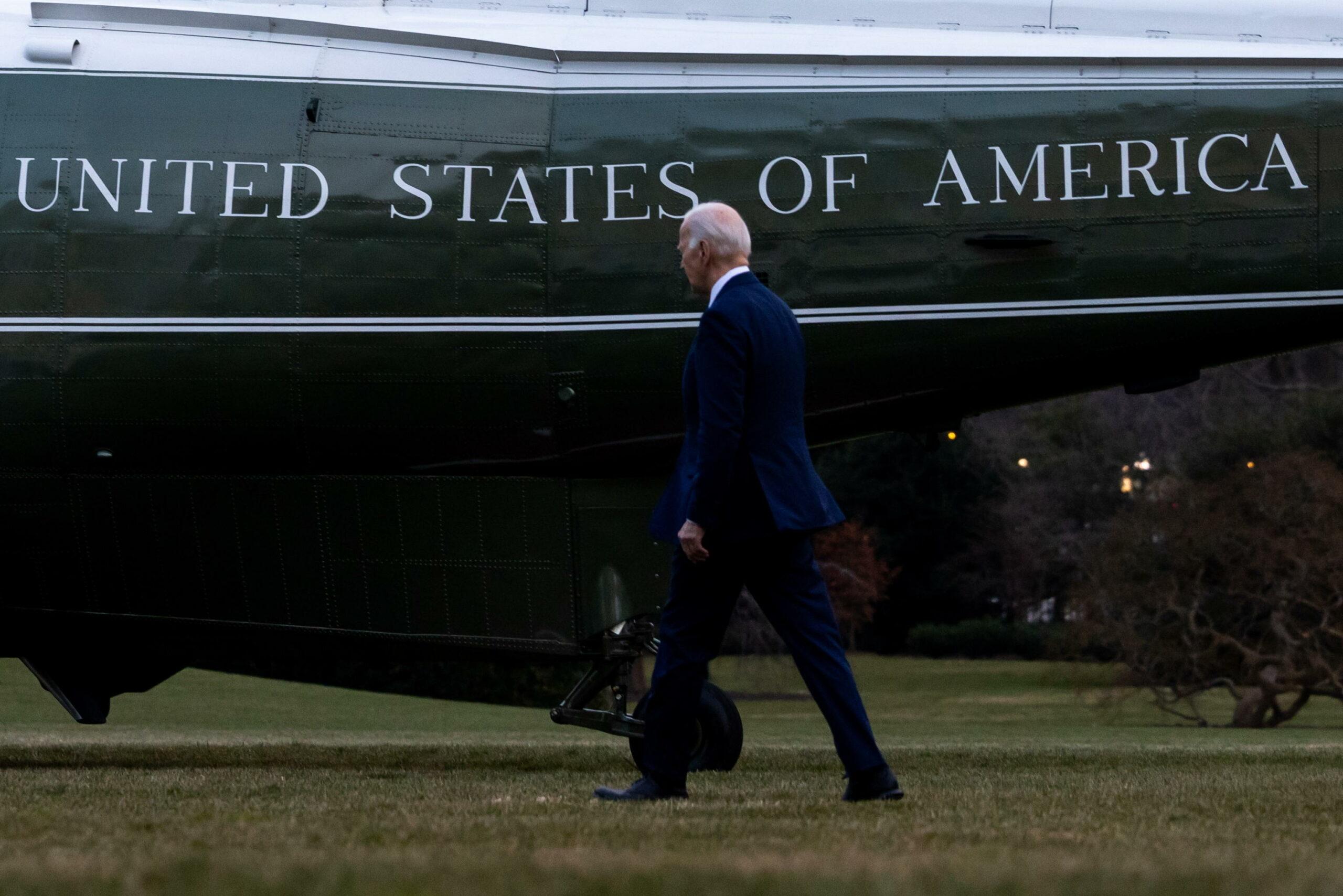 Le parole di qualche giorno fa di Donald Trump sulla Nato hanno preoccupato molto gli alleati europei degli Usa. Il presidente Joe Biden sceglie di rassicurarli attaccando il suo predecessore.