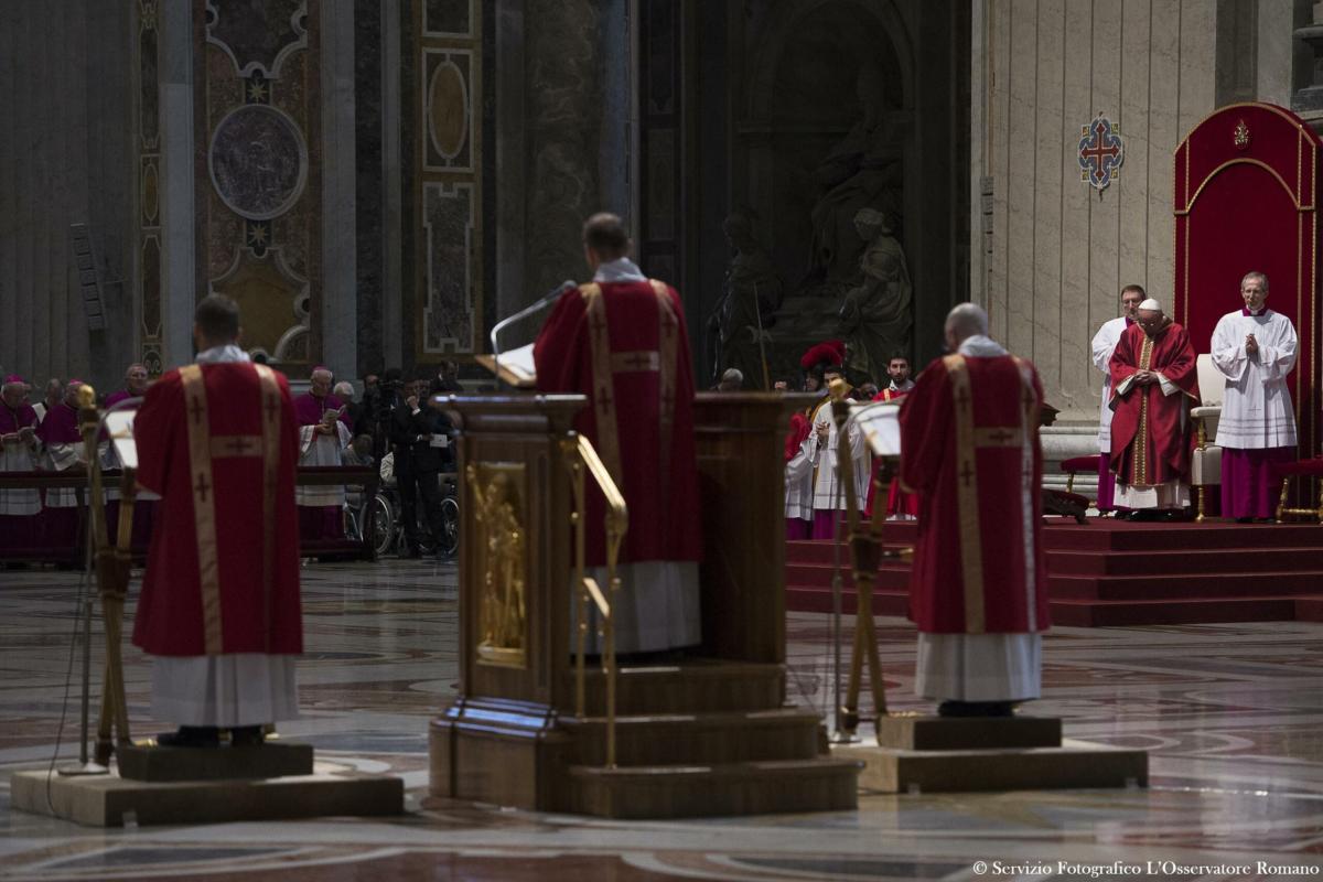 Vaticano: “Le ragazze madri hanno diritto alla Comunione”