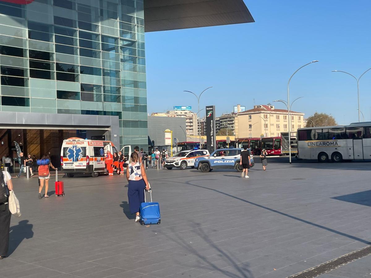 Roma, scoppia una rissa a colpi di coltello alla stazione metro di Tiburtina: interviene la polizia| VIDEO