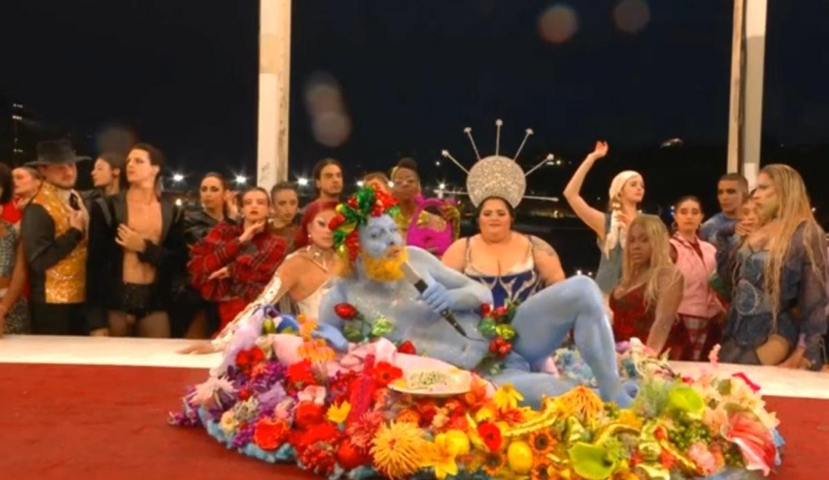 Olimpiadi Parigi 2024, chi sono le drag queen della parodia dell’Ultima cena? Ecco il video dell’inaugurazione blasfema