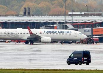 Germania, ancora chiuso l’aeroporto di Amburgo: 35enne asserragliat…