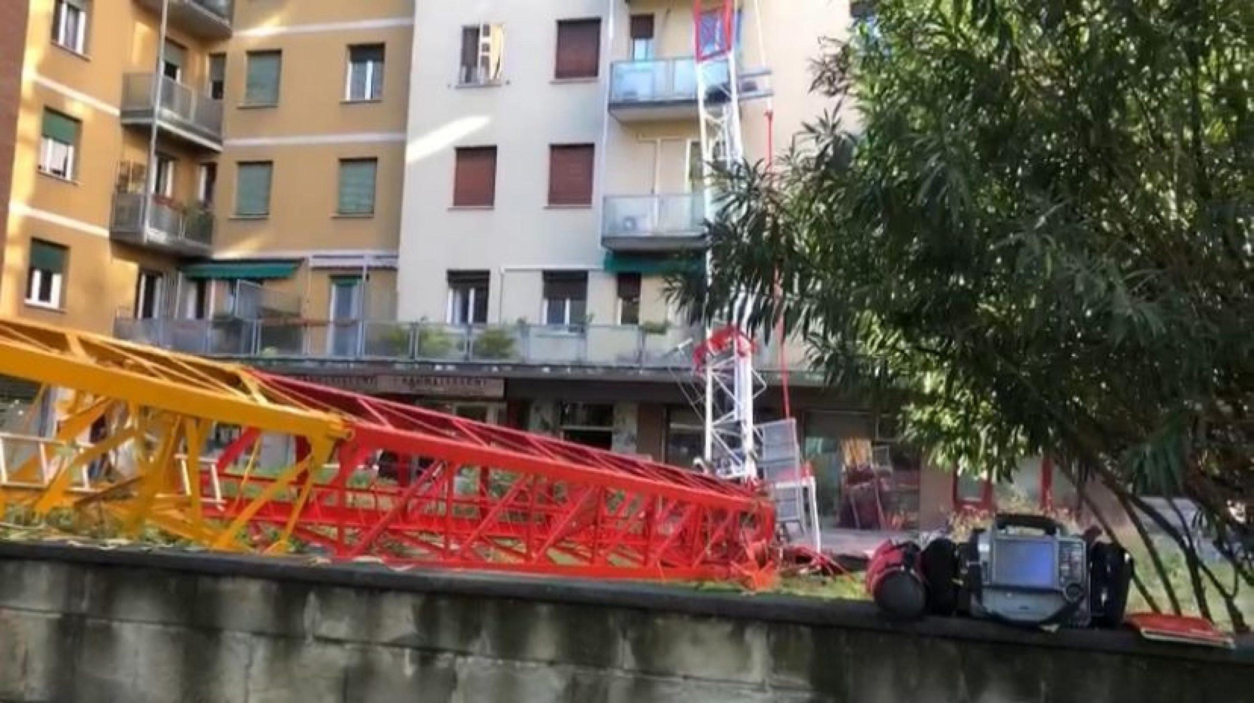 Bologna crolla una gru: tragedia sfiorata in via Marzabotto