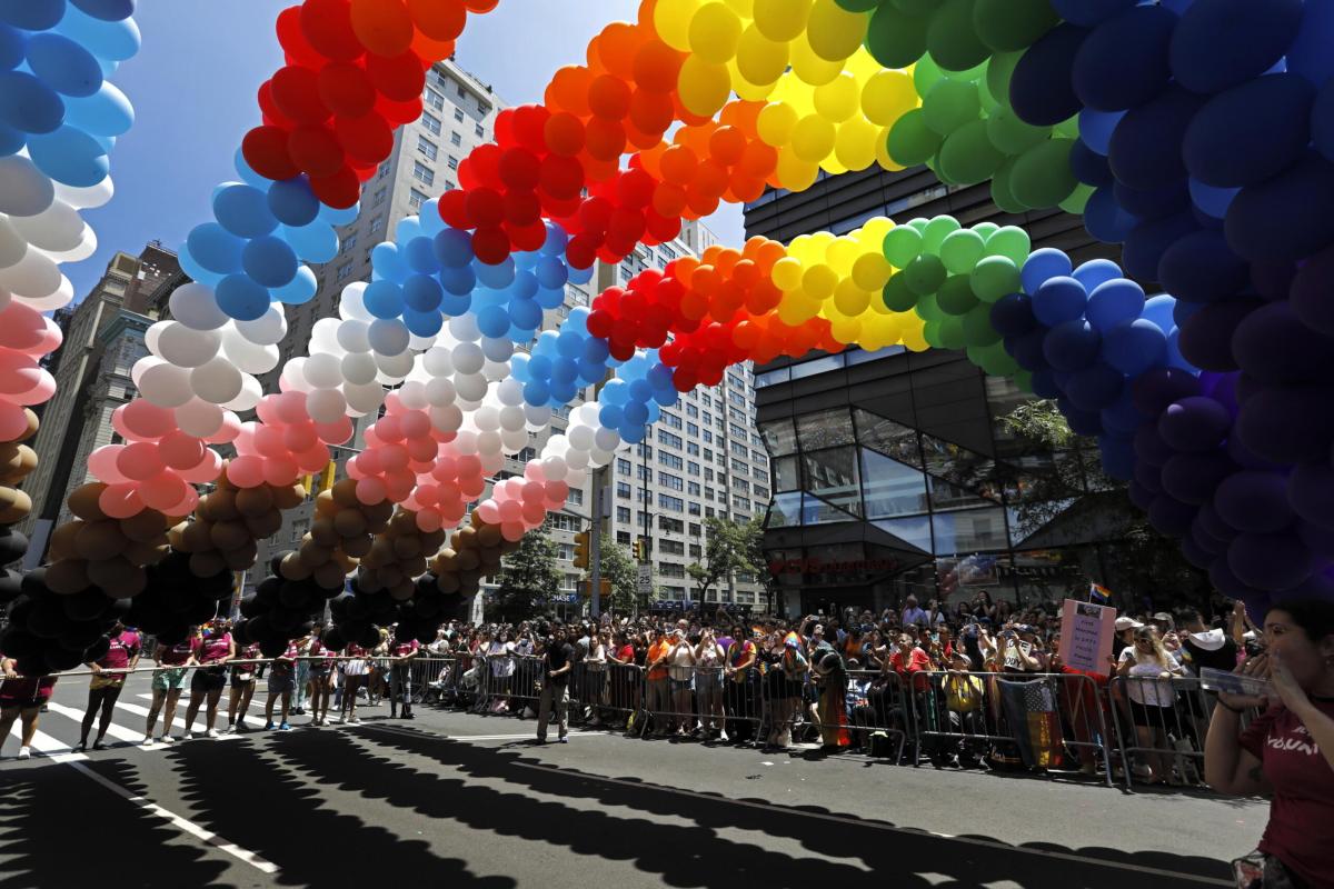 Froy Gutierrez esce allo scoperto con Zane Phillips al Pride di NYC