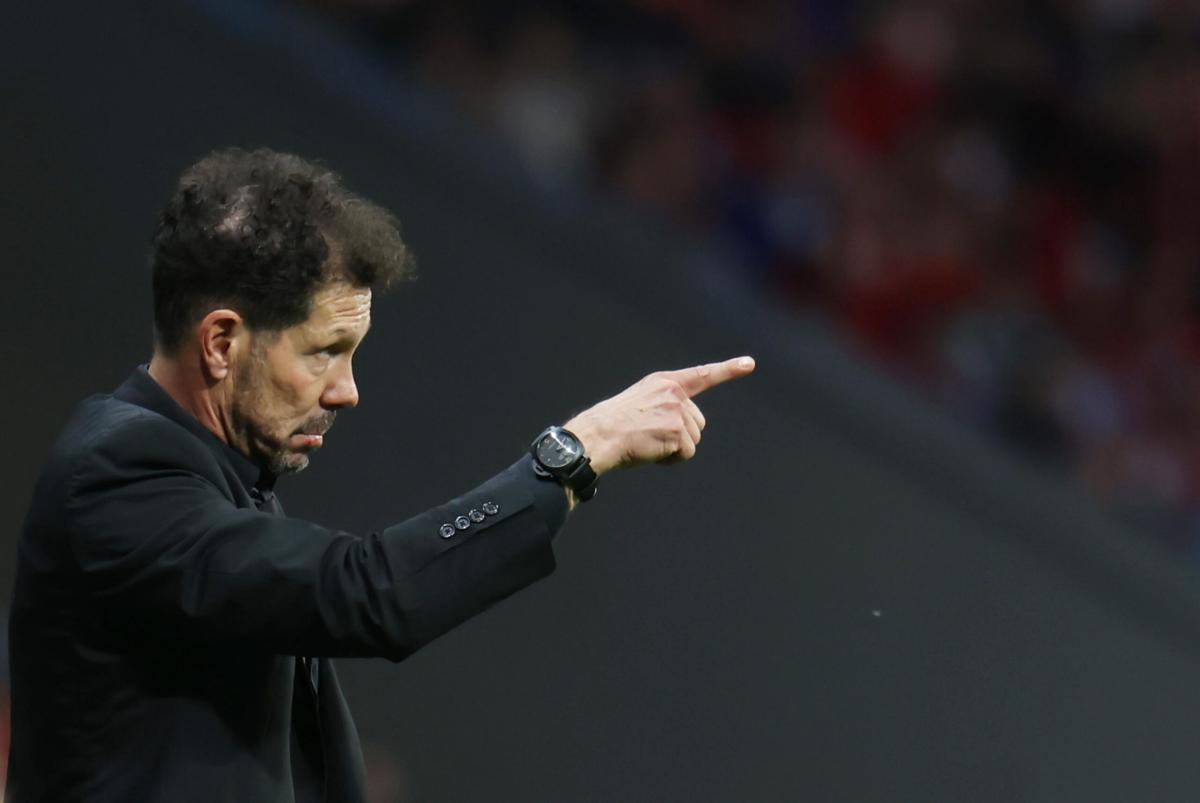 Atletico Madrid, Simeone a muso duro con il Ds del Borussia Dortmund: tensione in campo