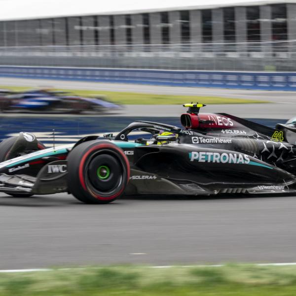 Formula 1 2024, guizzo di Hamilton nelle FP2 a Barcellona