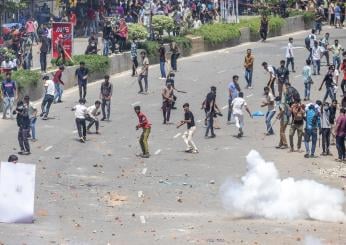 Bangladesh, continuano le proteste degli studenti contro la riforma delle quote: 50 morti e 700 feriti | FOTO E VIDEO