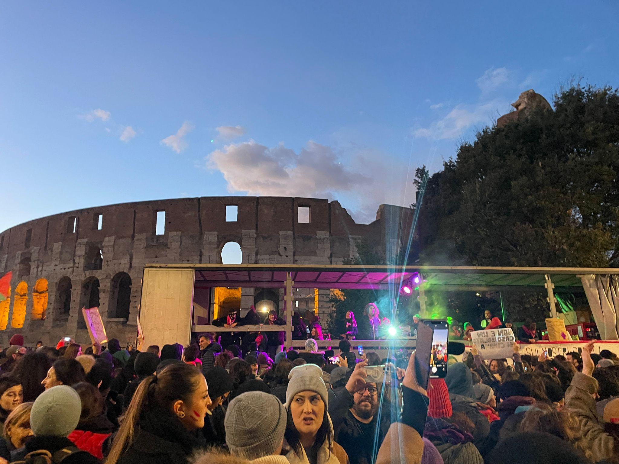 manifestazione 25 novembre colosseo