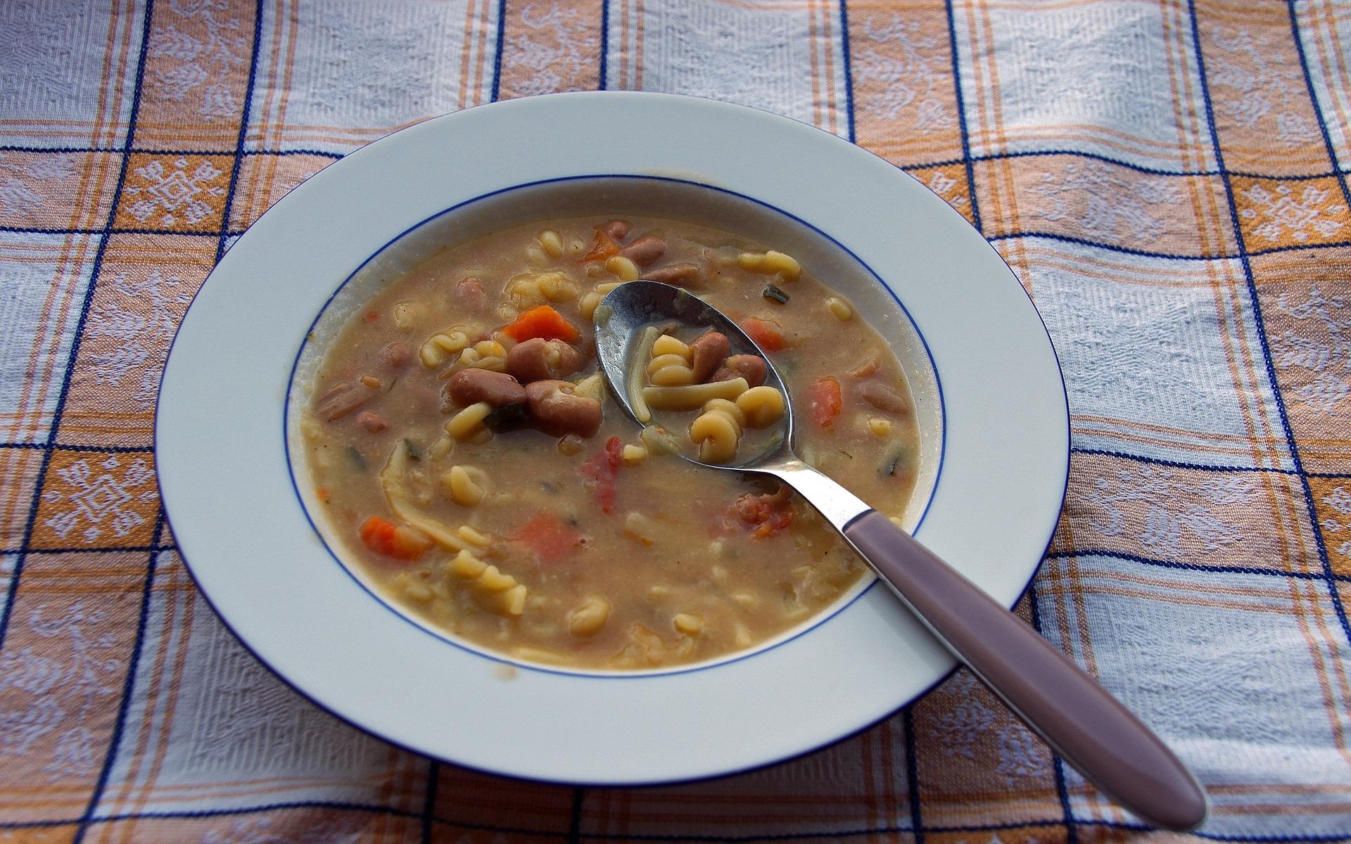 Il freddo lo si combatte anche a tavola, ma cosa bisogna mangiare?