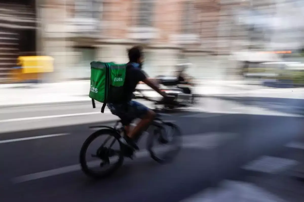 Verona, Rider pedala per 50 chilometri il cliente si pente