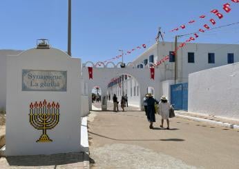 Tunisia, sparatoria alla sinagoga di Djerba: 4 morti e 10 feriti. La Francia: “Atto atroce”