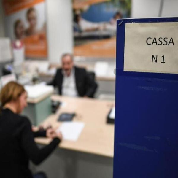 Aumenti stipendi a 280mila bancari 2023: da 435 a 800 euro in busta paga e riduzione orario settimanale