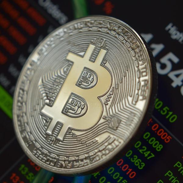 Il governo tedesco vende 325 milioni di dollari in Bitcoin e il token scende a 64mila dollari