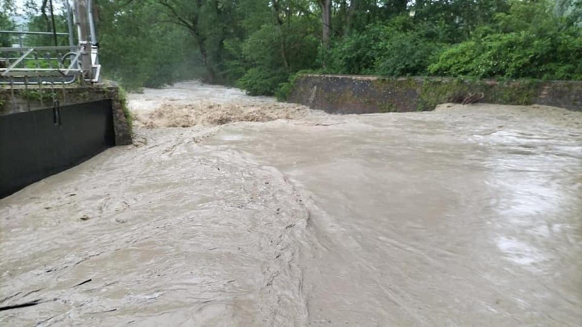 Nuovi nubifragi su Emilia Romagna e Marche: strade allagate e frane…