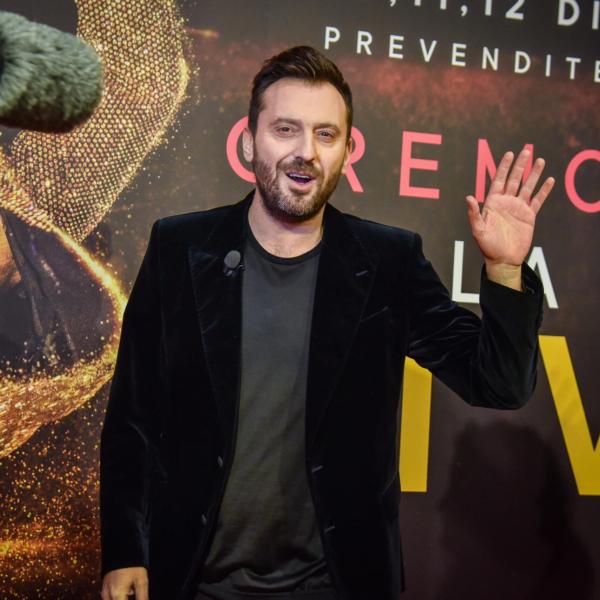 Cesare Cremonini ha ritrovato l’amore? “Il cantante avrebbe una storia con una giornalista Rai”, la clamorosa indiscrezione