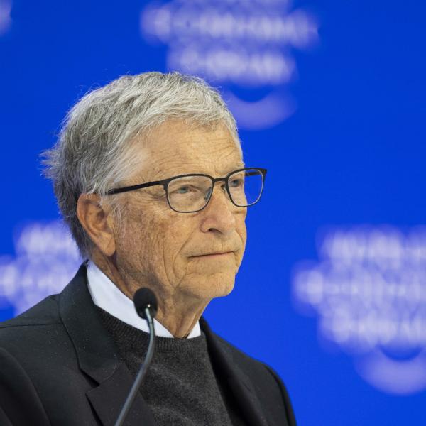 L’arrivo di Bill Gates a Palazzo Chigi, oggi incontro con Meloni su intelligenza artificiale | VIDEO