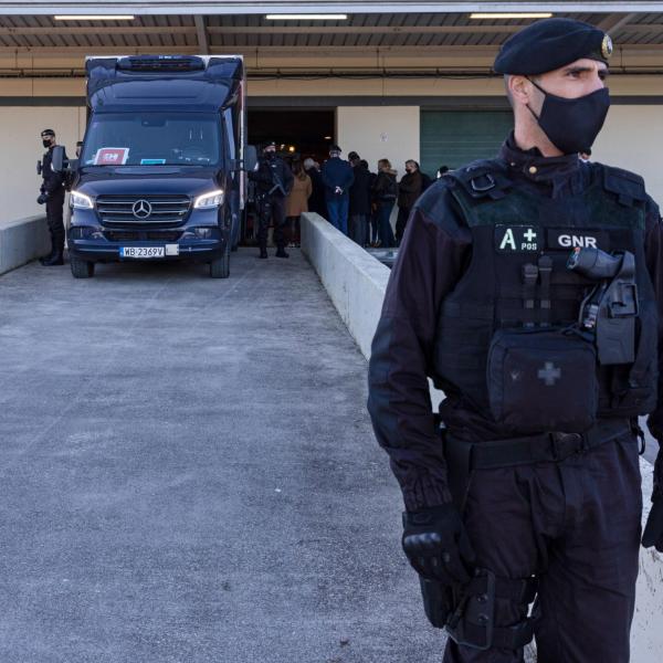 Portogallo, crolla una tribuna dello Stadio dell’Università di Lisbona: 10 feriti, 3 gravi