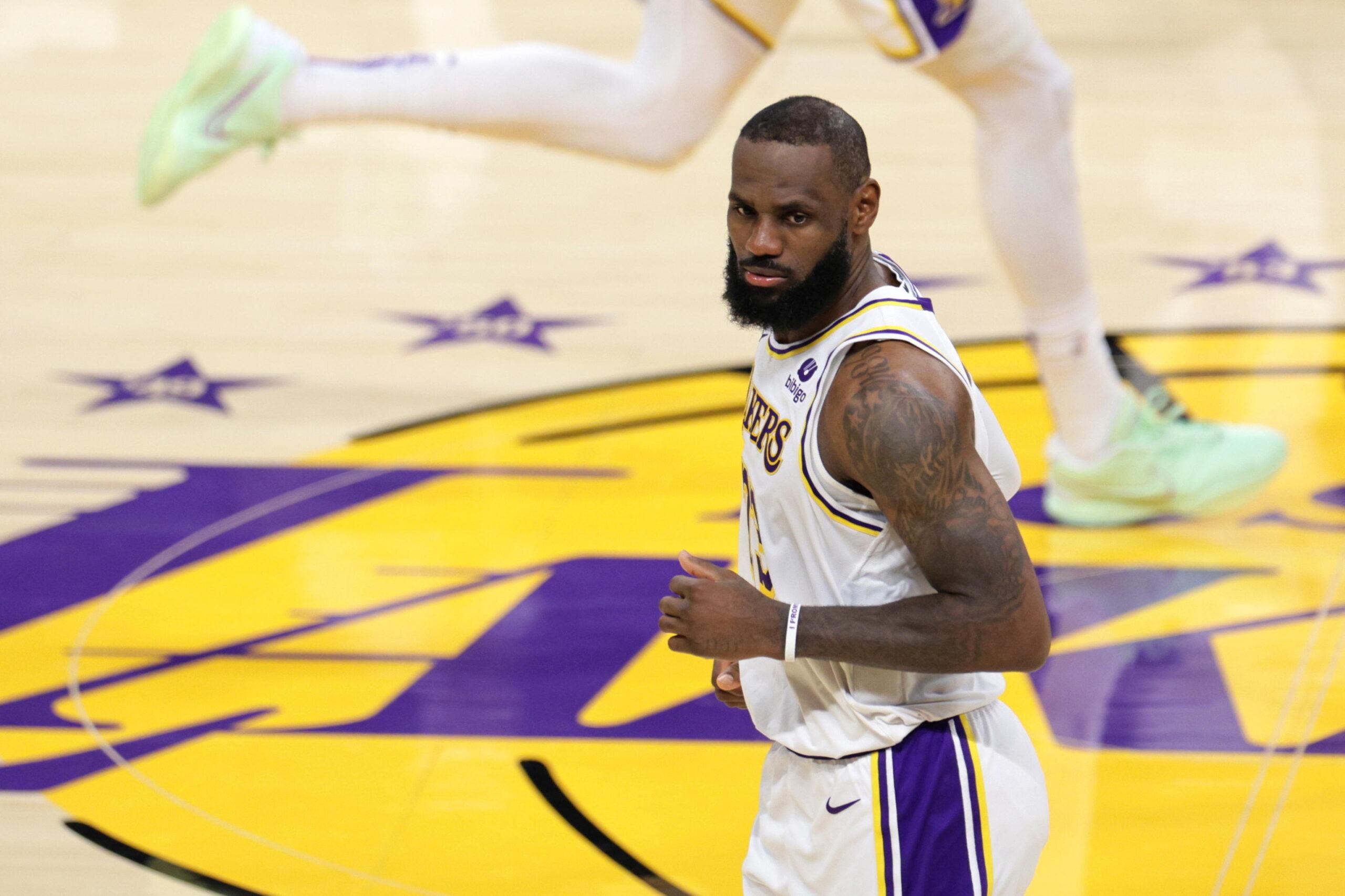 Lakers, LeBron James lascia il contratto e diventa free agent: la situazione