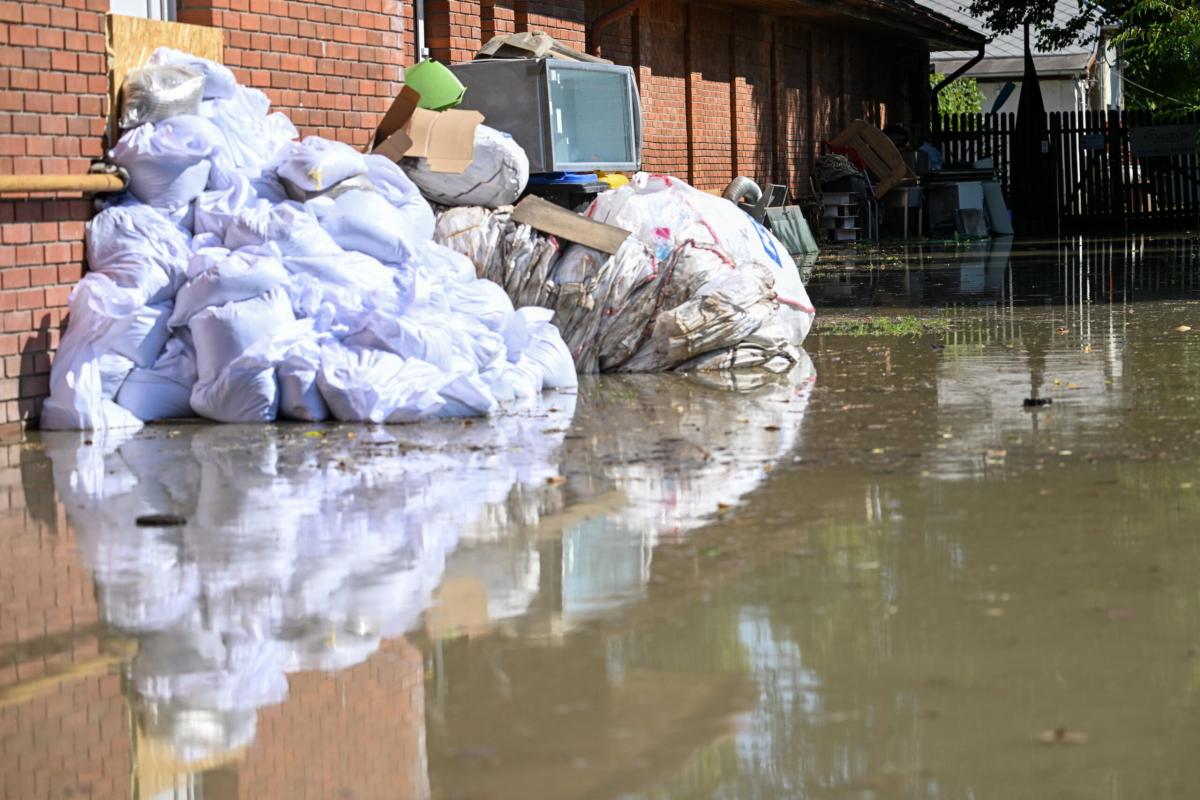 Allerta alluvione a Budapest? Ecco perché la città si prepara all’esondazione del Danubio: sarà la più grande dal 2013 | VIDEO