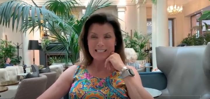 Kimberlin Brown: età, marito, figli e biografia della Sheila Carter di “Beautiful”