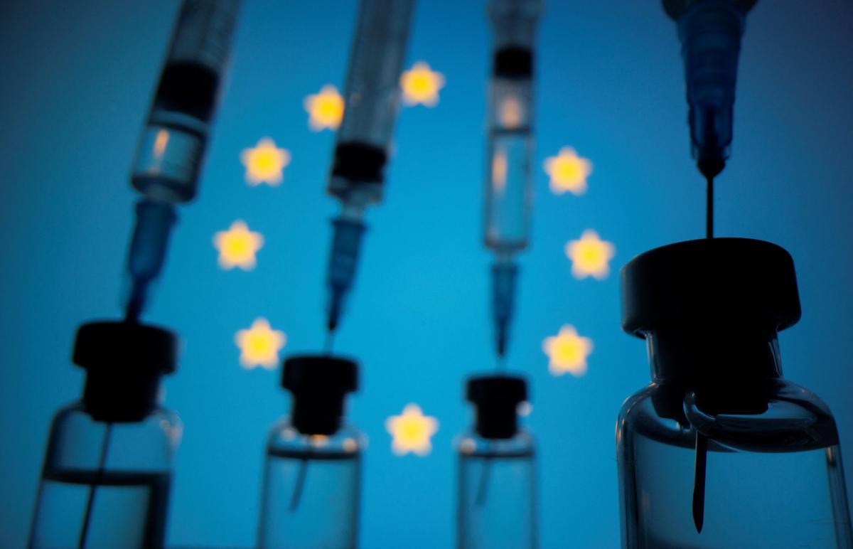 Covid: Ema autorizza vaccini Pfizer e Moderna contro Omicron