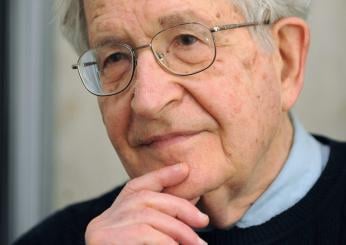 Noam Chomsky morto? La notizia smentita dalla moglie Valeria