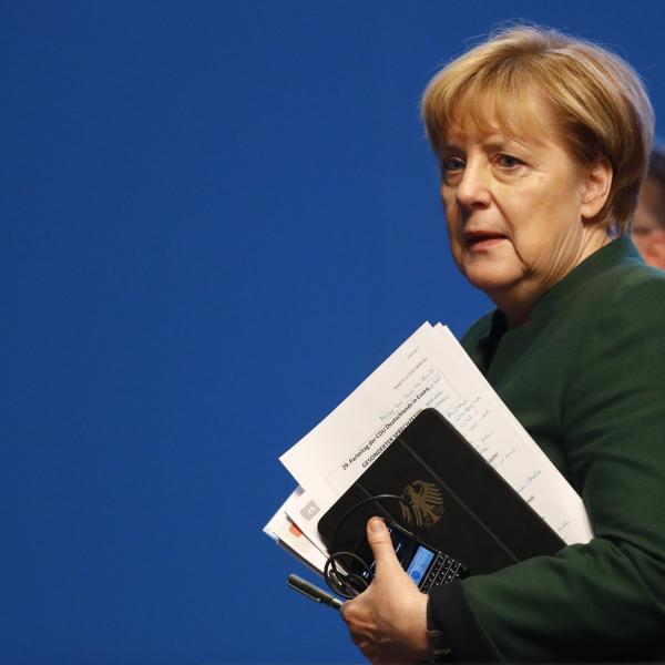 Guerra, Merkel ribadisce di voler l’Ucraina fuori dalla Nato