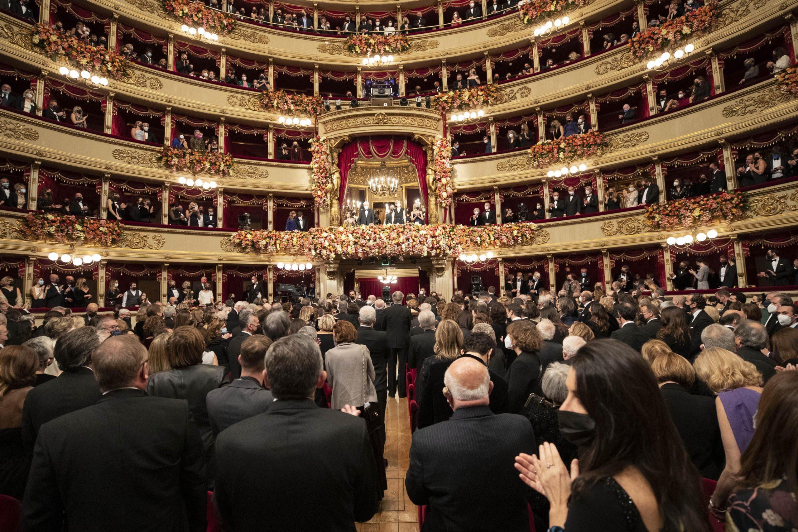 Milano, stasera la prima alla Scala. Lo spettacolo in diretta TV e sui maxischermi in Galleria