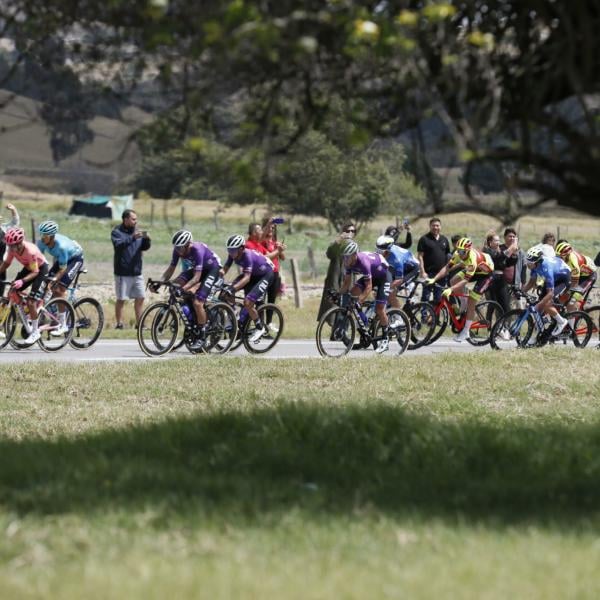 Le Samyn, al fotofinish si impone il belga Laurenz Rex