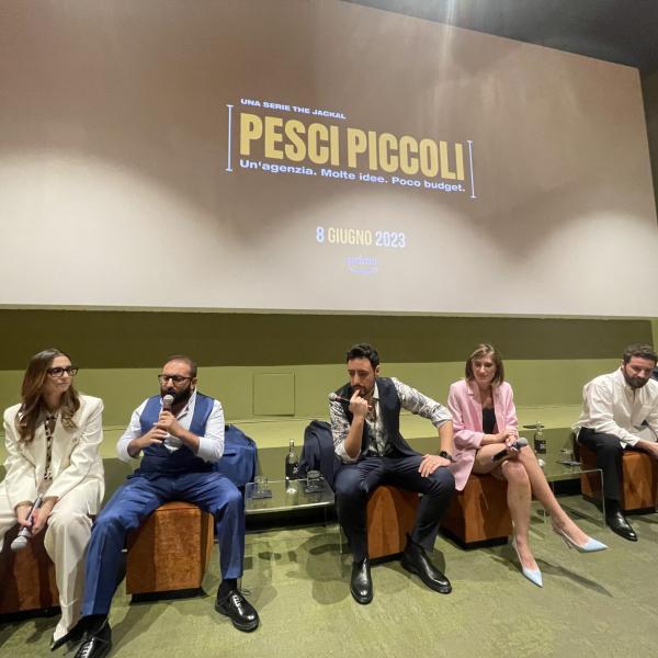 The Jackal arriva la serie tv Pesci Piccoli: “Ci ispiriamo alla vita di tutti i giorni raccontando noi stessi” | VIDEO