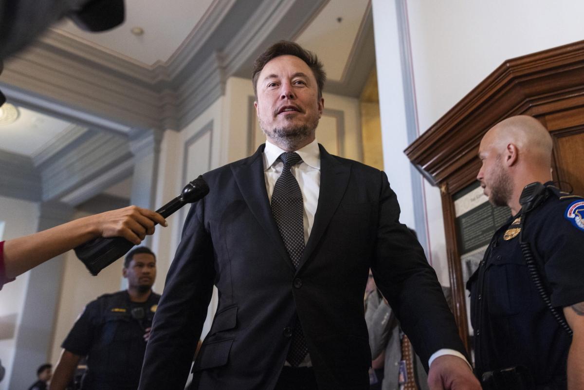 Elon Musk scatena i meme su X: “Vaccini inutili”, “Zelensky sono 5 …