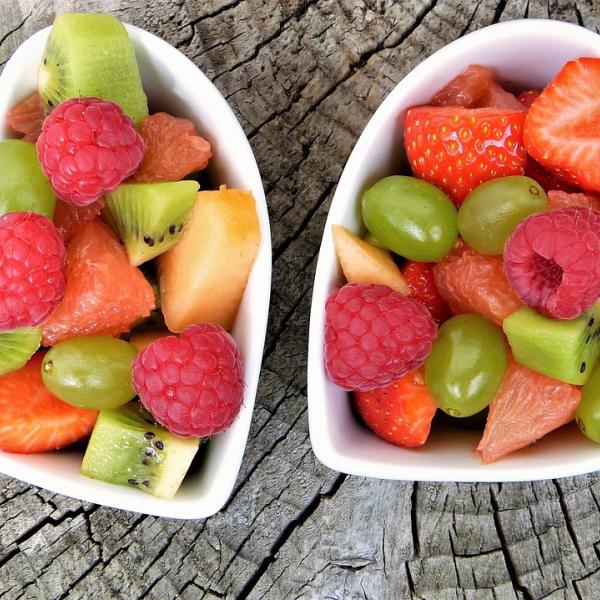 Come funziona la dieta fruttariana? Cosa si mangia, benefici e controindicazioni