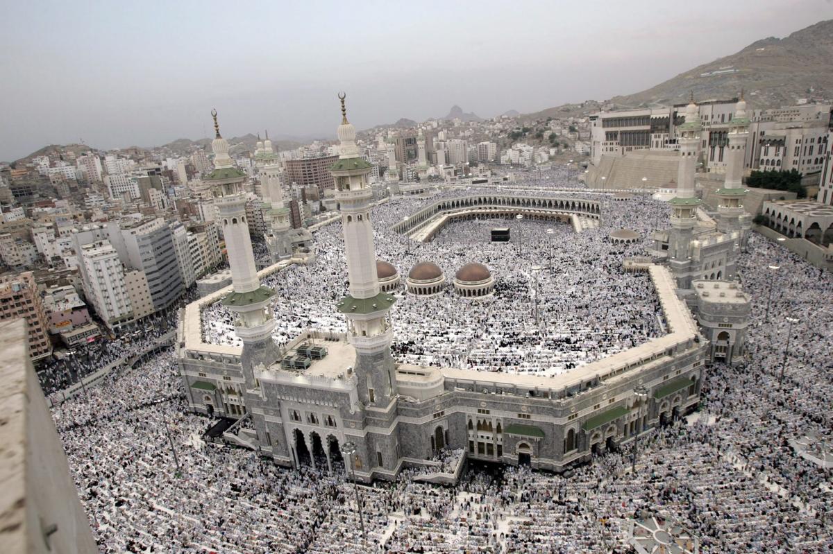 Pellegrinaggio alla Mecca, morti oltre 500 fedeli per il caldo record: temperature fino a 50 gradi