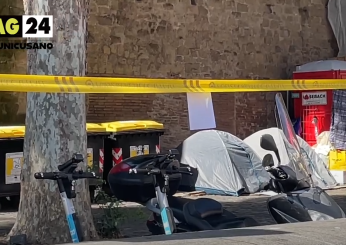 Roma, senzatetto e degrado in Piazza San Pietro. I residenti: “La sera abbiamo paura, le istituzioni ci ignorano” | VIDEO