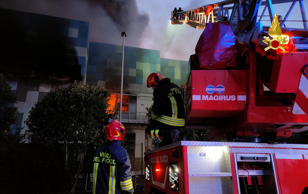 Lecce, incendio in una masseria a Torre Chianca: fiamme divampate n…