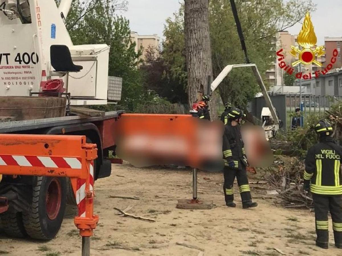 Incidente sul lavoro a Chieti. Un uomo di 49 anni è morto schiaccia…