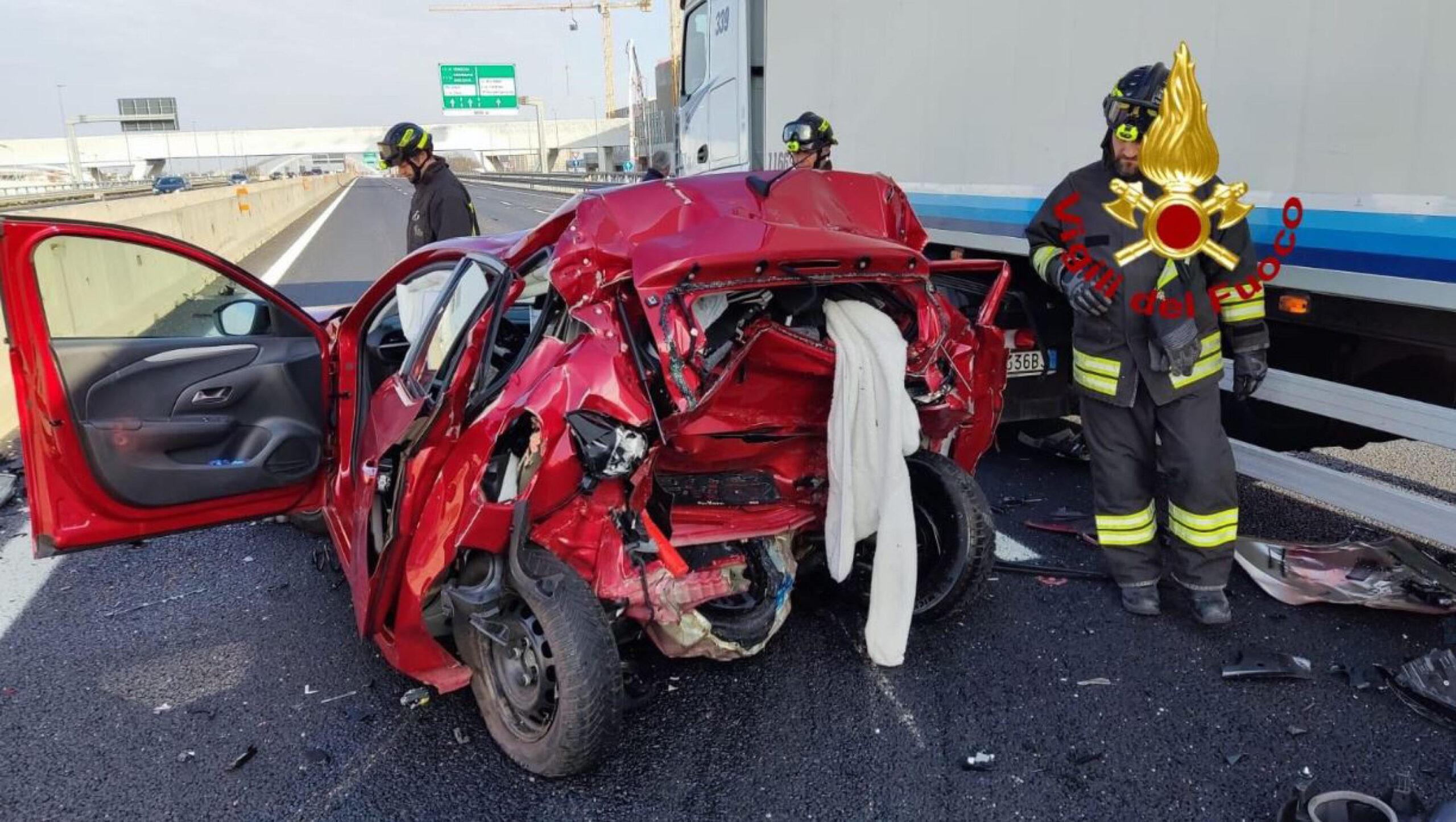 A4, gravissimo incidente in direzione Trieste: si scontrato un tir ed un pullman, tre feriti in pericolo di vita