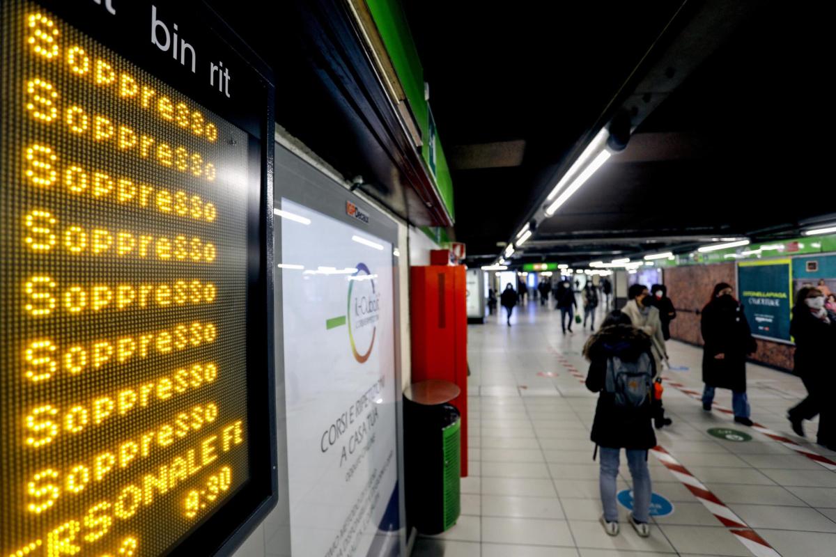 Sciopero 11 aprile 2024 a Milano, Trenord e Atm in protesta: bus, metro e tram a rischio per 4 ore. Orari e fasce di garanzia