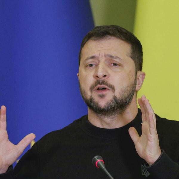 Guerra Russia-Ucraina, Zelensky firma nuove sanzioni contro Mosca