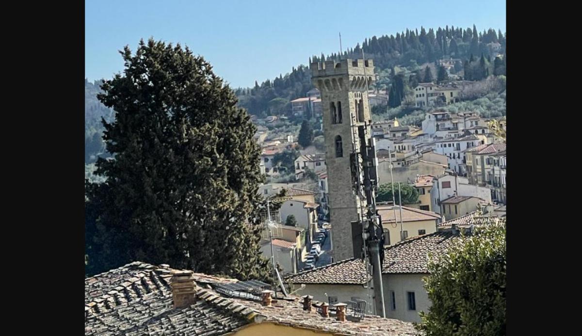 Decoro urbano Fiesole, quando l’antenna “copre” il campanile