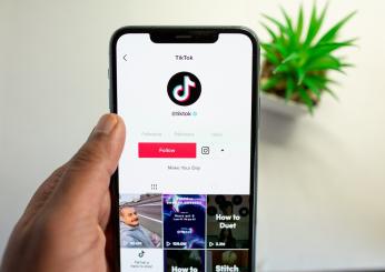 Cos’è successo tra TikTok e Universal e perché l’azienda discografica potrebbe eliminare le proprie canzoni dal social?