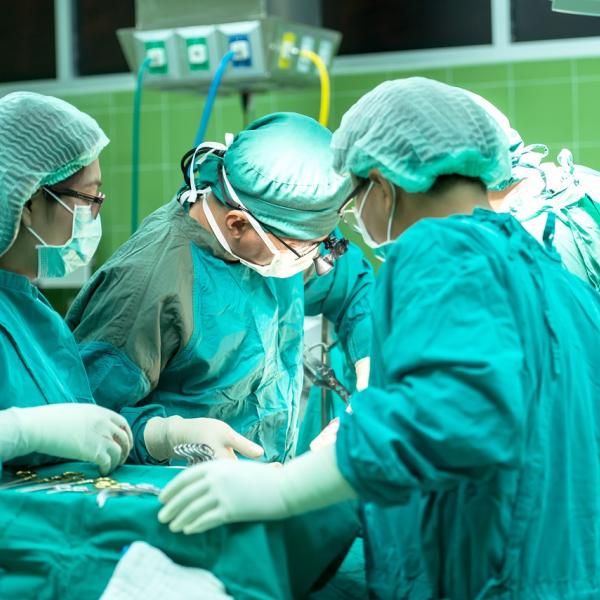 Concorso dirigente medico Ospedale Parma: requisiti e come fare domanda