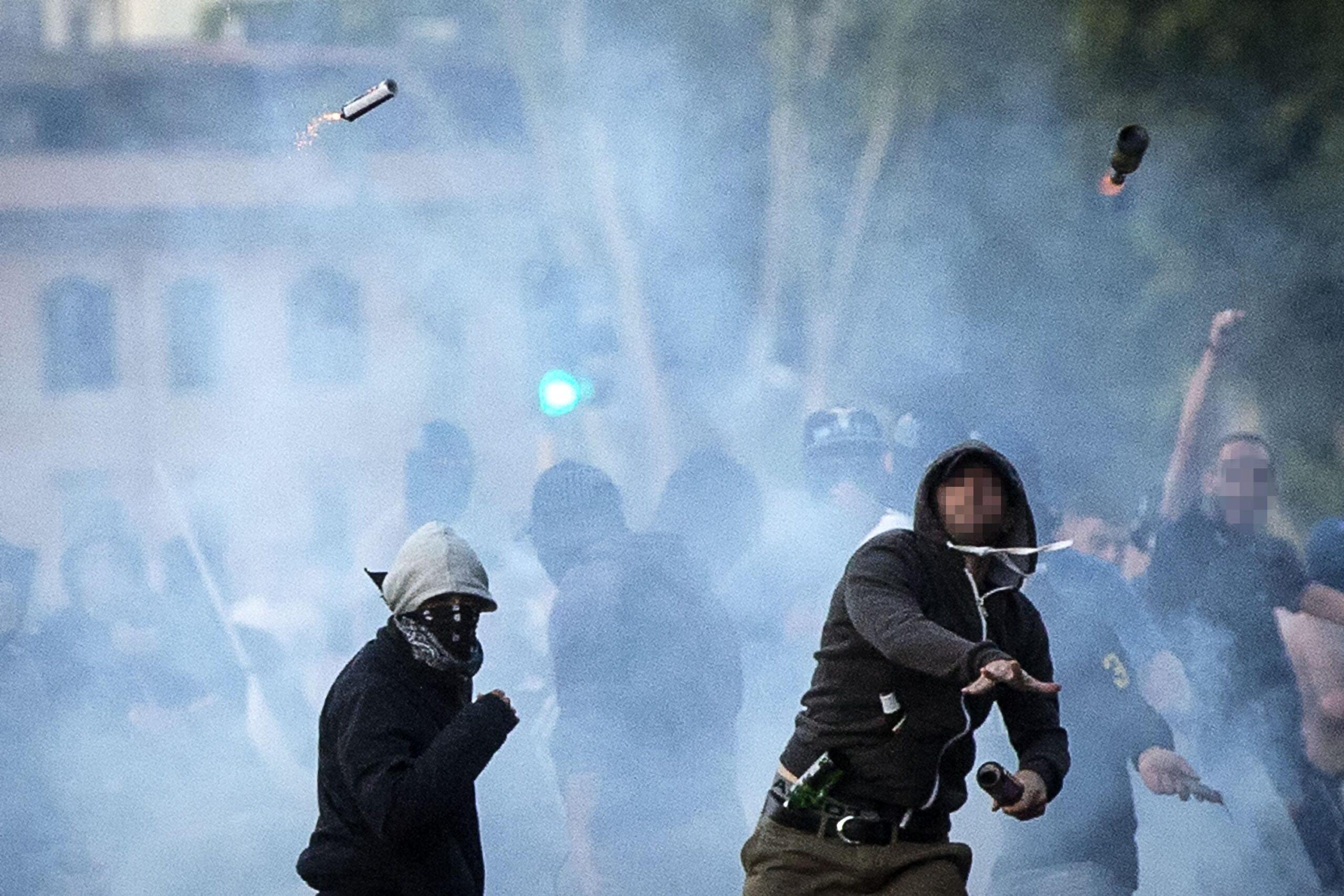 Lazio – Roma, ferito un poliziotto dopo gli scontri tra supporter giallorossi e del West Ham