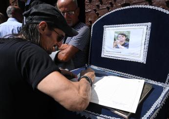 Funerali di Giovanbattista Cutolo, l’ultimo saluto a Giogiò: folla e commozione in chiesa |FOTO e VIDEO